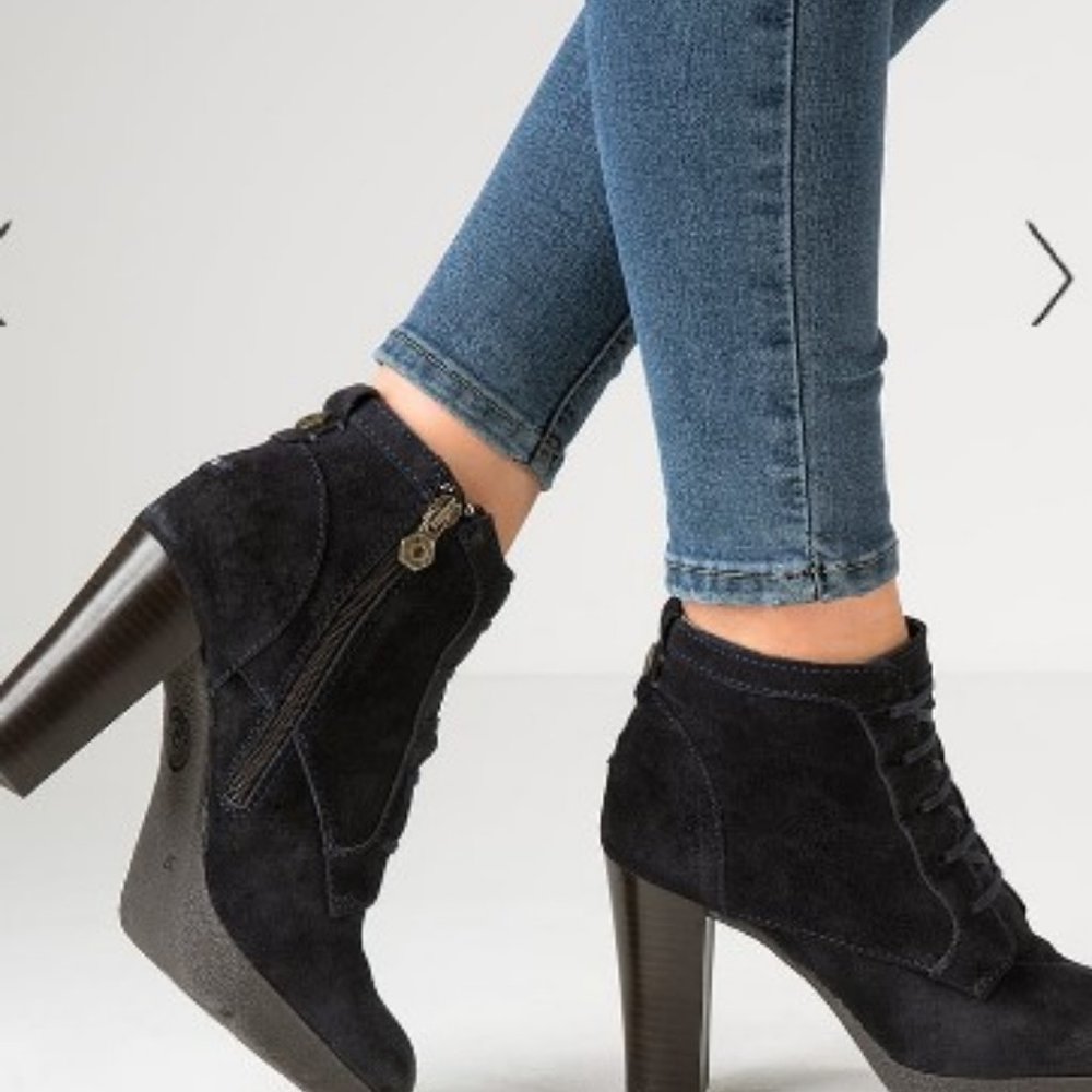 Like New Tommy Hilfiger Denim boots Size 6